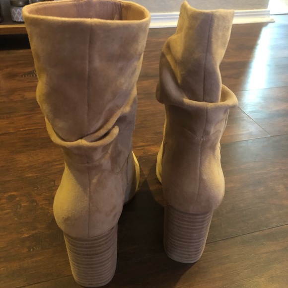 Size 8 tan suede ankle booties - Picture 3 of 5